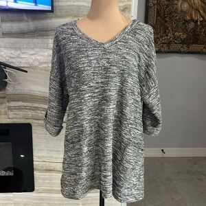 Robert Louis Round Neck Pull‎ Over Sweater. Size M